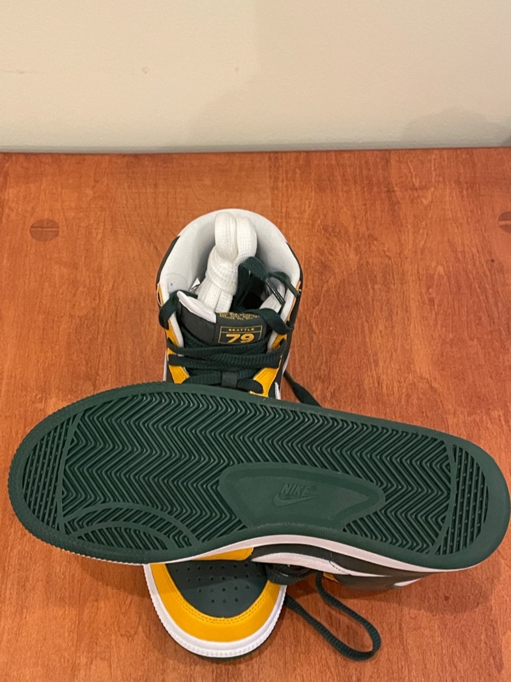 Nike Del Sol Terminator High "Seattle Supersonics” Shoe, Size 9 - Picture 7 of 11